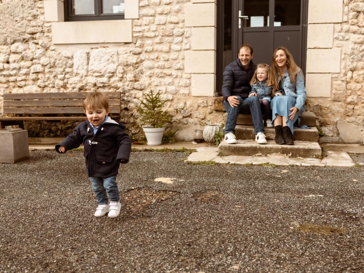 Séance famille à la&nbsp;maison