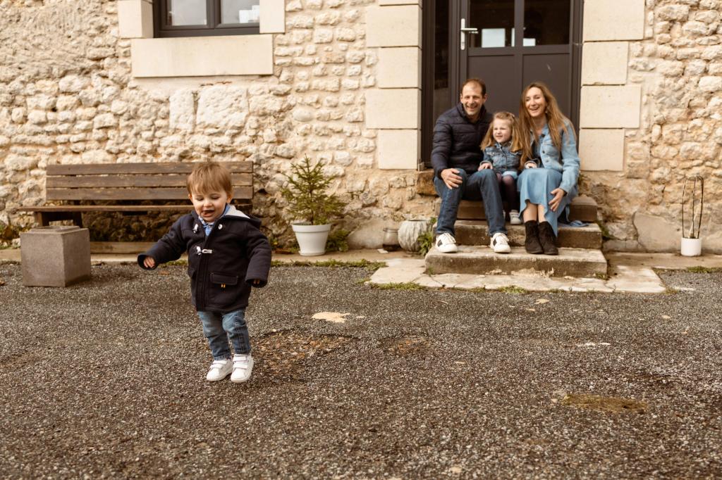 Séance famille à la&nbsp;maison