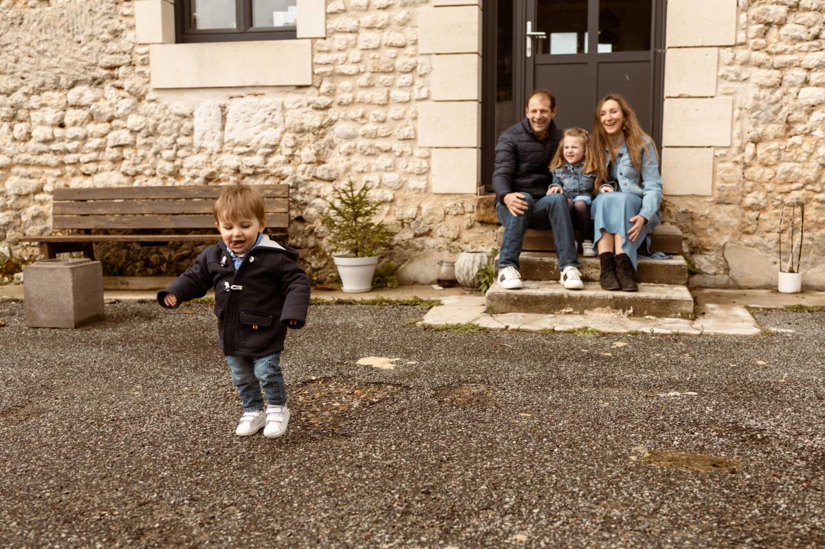 Séance famille à la&nbsp;maison